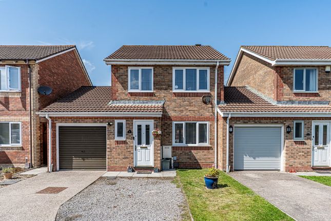 Cwrt Ywen, Pontyclun CF72 3 bed link detached house for sale