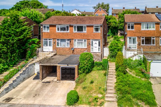 Kelvin Close, High Wycombe HP13 3 bed semi