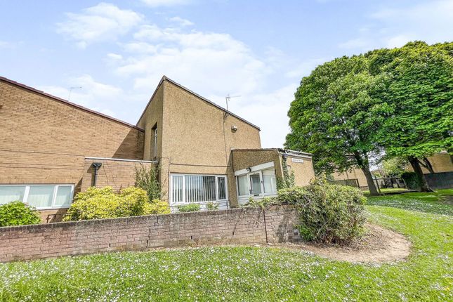 Surtees Road, Peterlee, Durham, SR8 5HA 2 bed semi