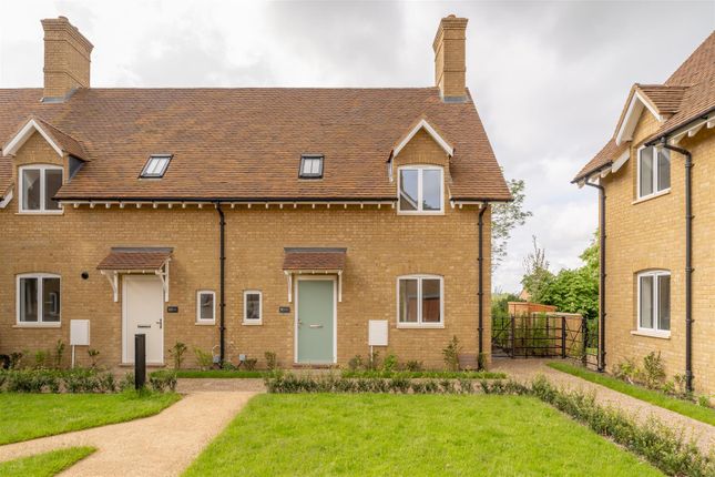 Oakley Gardens, Merstham 3 bed end of terrace house for sale