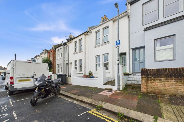 Carisbrooke Road, Brighton, BN2 3EF 2 bed terraced house for sale