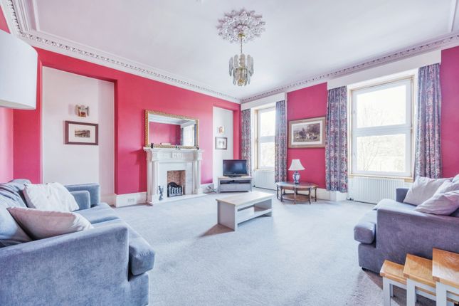 5 bedroom semi-detached house for sale