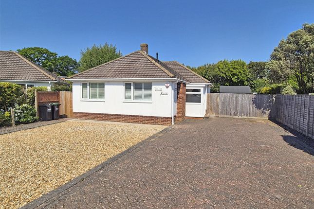 Mount Close, New Milton, Hampshire, BH25 3 bed bungalow for sale