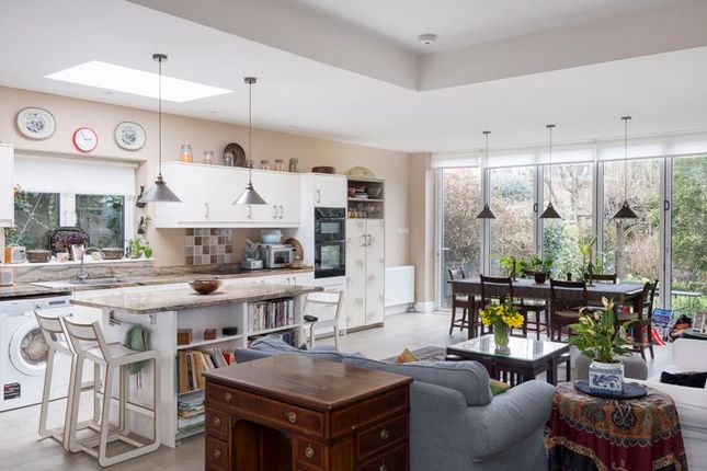 6 bedroom semi-detached house for sale