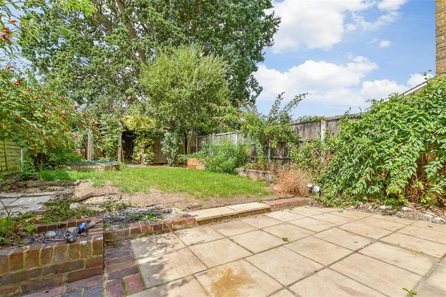 Poyntell Road, Staplehurst, Kent 3 bed semi