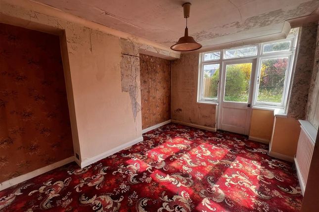 Oaks Road, Kenley, Surrey 3 bed semi