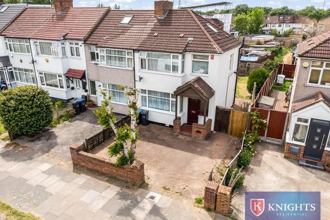 South Ordnance Road, Enfield... 3 bed semi