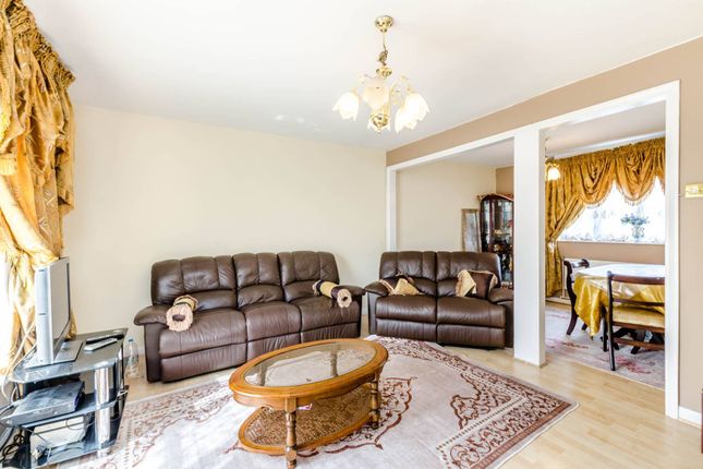 Newnham Gardens, Northolt, UB5 3 bed semi