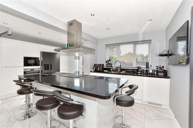 3 bed end terrace house