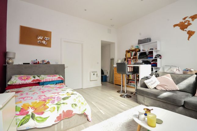 Studio flat for sale