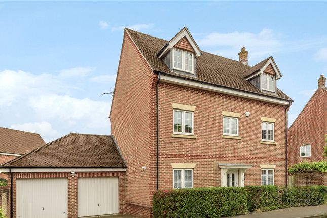 Rowan Road, Lindford, Hampshire, GU35 5 bed detached house for sale