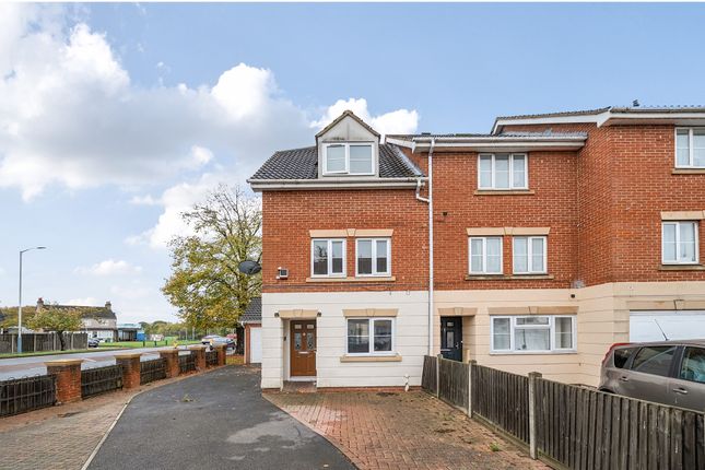 rose park close, hayes, UB4 4 bed house for sale