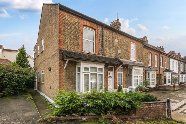 Mead Road, Edgware, Greater London.... 1 bed ground floor maisonette for sale