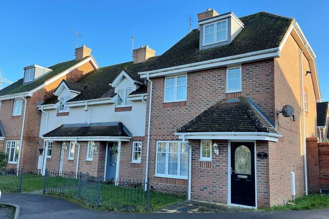 Great Marlow, Hook, Hampshire, RG27 3 bed end of terrace house for sale