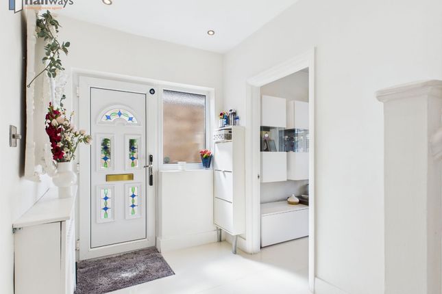 Coulsdon CR5 4 bed detached house for sale