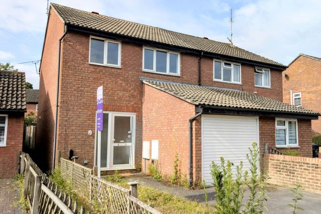 Blackthorne Close, Bordon GU35 3 bed semi