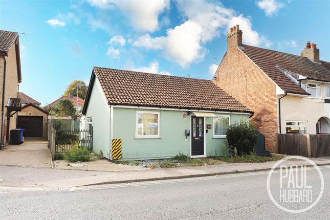 Victoria Road, Oulton Broad, NR33 2 bed detached bungalow for sale