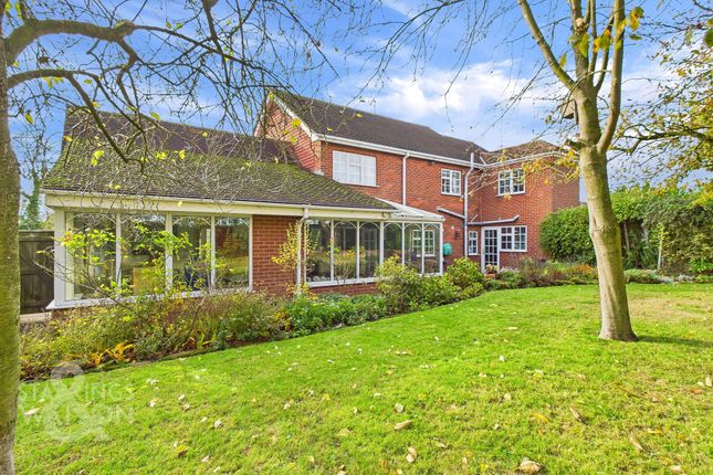 5 bed detached house