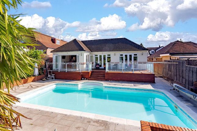 Barn Hill, Roydon 2 bed detached bungalow for sale