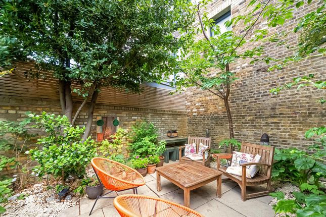 North Cross Road, East Dulwich... 2 bed maisonette for sale