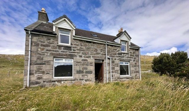 2 bed detached house