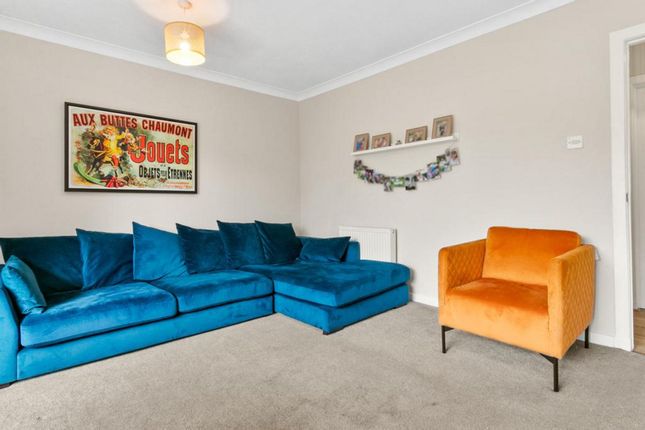 3 bedroom flat for sale