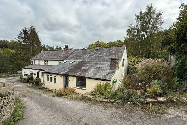 Cote Close (off Dam Hill)... 3 bed semi