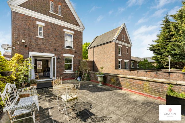 Lockesfield Place, London E14 2 bed detached house for sale