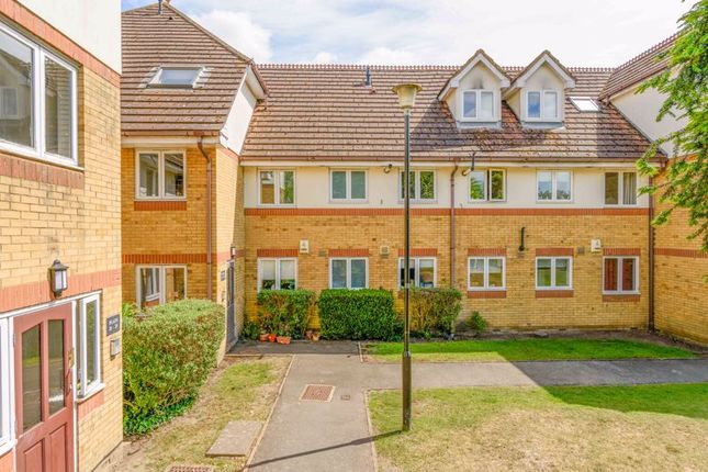 Burn Close, Addlestone 2 bed apartment for sale