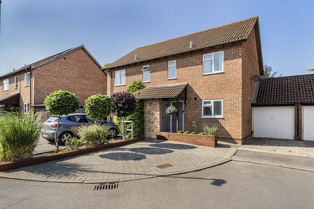 Warmans Close, Wantage, OX12 3 bed semi