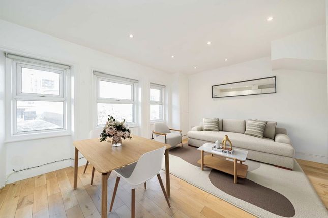 Stile Hall Parade, London W4 2 bed flat for sale