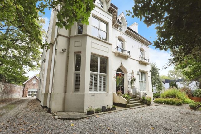 2 bedroom ground floor flat for sale