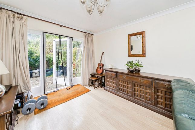 Stonepark Drive, Forest Row RH18 3 bed semi
