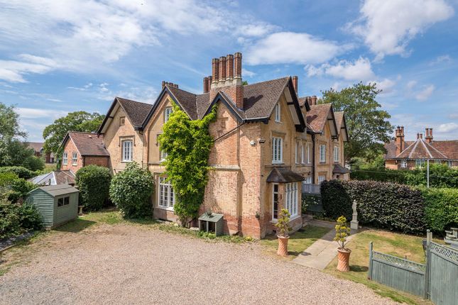 6 bedroom semi-detached house for sale