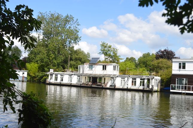 Taggs Island, Hampton TW12 5 bed houseboat for sale