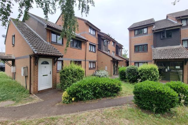 Capstan Close Romford, RM6 4PY 1 bed flat for sale