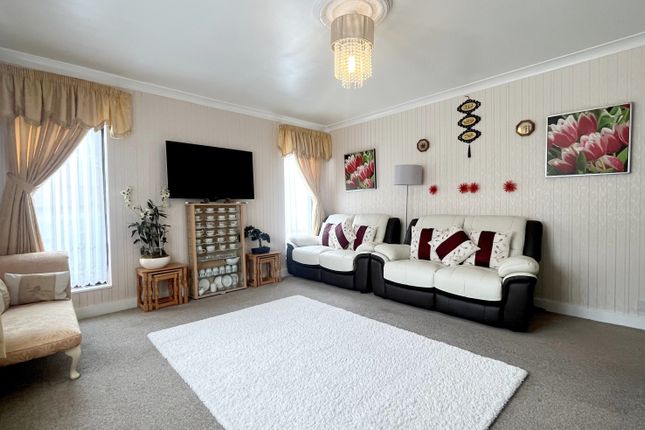 Waddington Avenue, Coulsdon CR5 2 bed semi