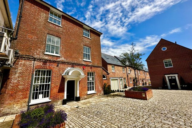 High Street, Lymington, Hampshire, SO41 4 bed link detached house for sale