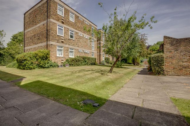 Cressex Road, High Wycombe HP12 2 bed flat for sale