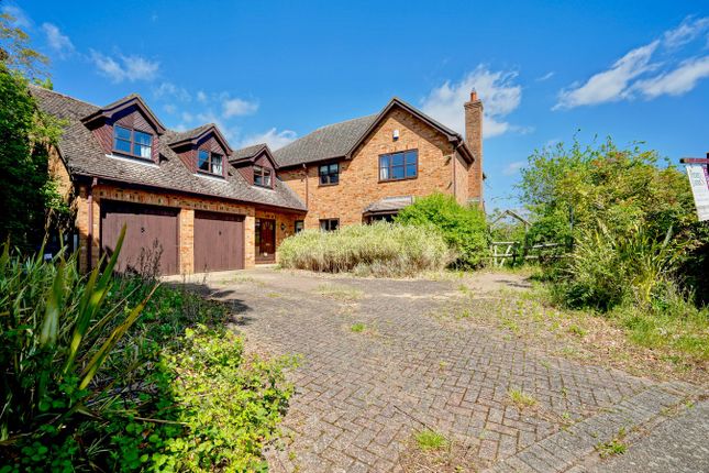 5 bed detached house