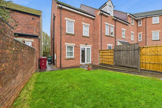 Chesterfield S42 3 bed townhouse for sale