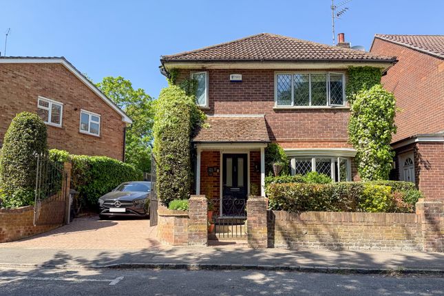 Wraysbury Berkshire 4 bed detached house for sale