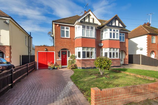 Milton Hall Road, Gravesend, Kent, DA12 3 bed semi