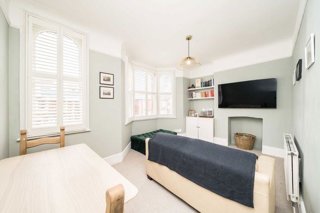Alexandra Road, London SW19 2 bed flat for sale