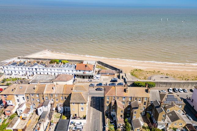 Marine Parade, Sheerness ME12 2 bed end of terrace house for sale