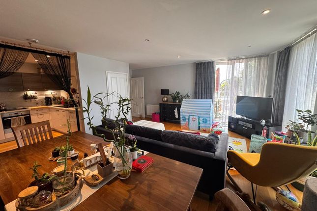 High Road, London N12 3 bed house for sale