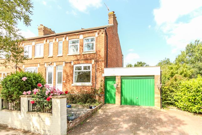 London Road, Wellingborough NN29 3 bed end of terrace house for sale