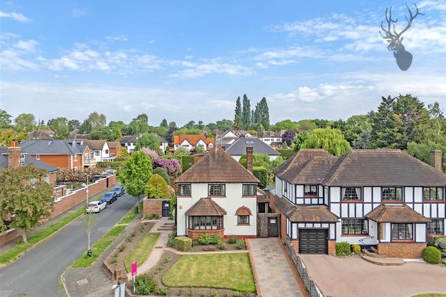 Courtland Drive, Chigwell IG7 4 bed detached house for sale