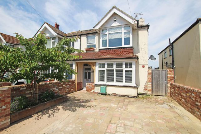 Ringwood Road, Eastbourne, BN22 8TB 3 bed semi