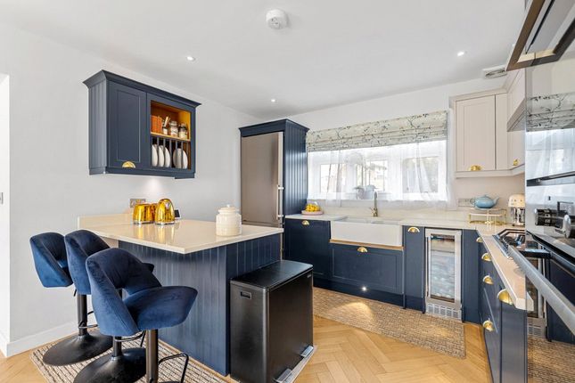 Beehive Way, Reigate, Surrey, RH2 3 bed semi